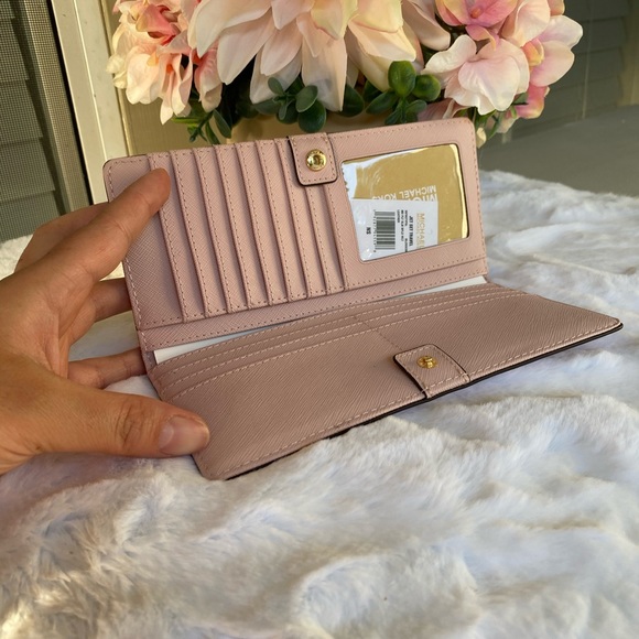 Michael Kors wallet - Picture 4 of 6